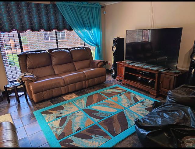 3 BEDROOM HOUSE FOR SALE IN GOLF PARK